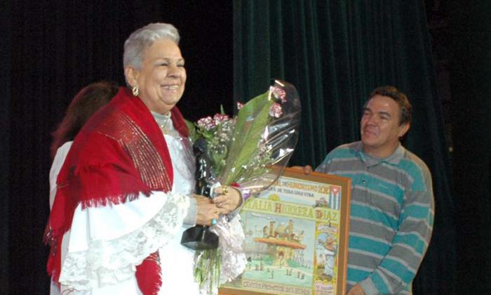 Premio Caricato de Humorismo entregado a la artista, bailarina y cantante Natalia Hererra
