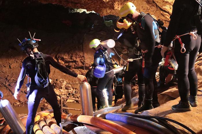 Finaliza operación de rescate de los niños futbolistas en la cueva en Tailandia.