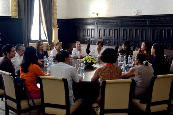 intercambian parlamentarias de Cuba y Vietnam