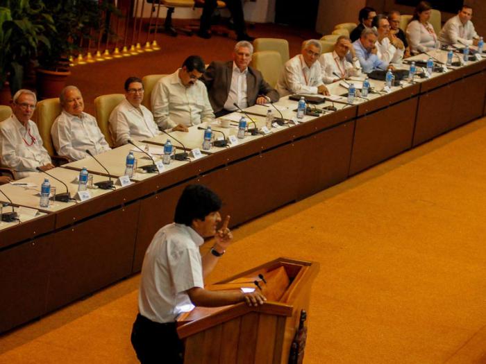 El Presidente de los Consejos de Estado y de Ministros de Cuba, Miguel Díaz Canel Bermúdez, preside junto a El presidente de Venezuela, Nicolás Maduro, El presidente de Bolivia, Evo Morales Aima  y El Presidente de la República del Salvador, Salvador Sánchez Cerén, del vigésimo cuarto Encuentro del Foro de Sao Paulo, en el Palacio de Convenciones de la Habana, jornada de Clausura