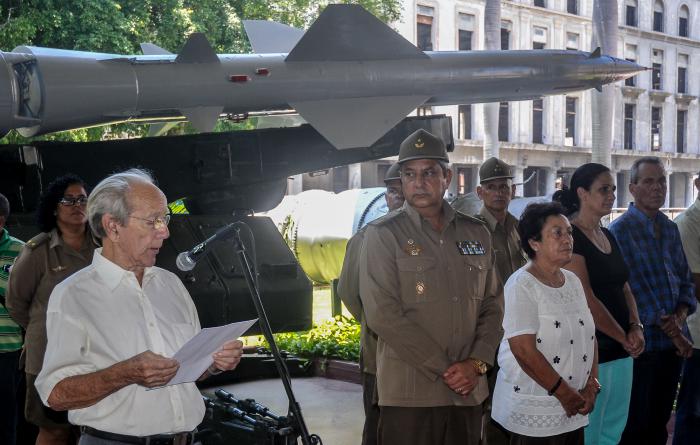 Interviene el Doctor en Ciencias Históricas Mario Mencia Cobas, durante el Fallo del Concurso Histórico-patriótico-militar ¨26 de julio¨ en su edición número 41, en el Museo de la Revolución, el cual presidio el General de Brigada Jorge Luis Méndez de la Fe, jefe de la Dirección Política de las FAR