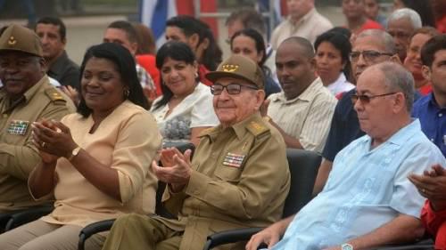 Raúl Castro preside acto patriótico en serranías de Santiago de Cuba