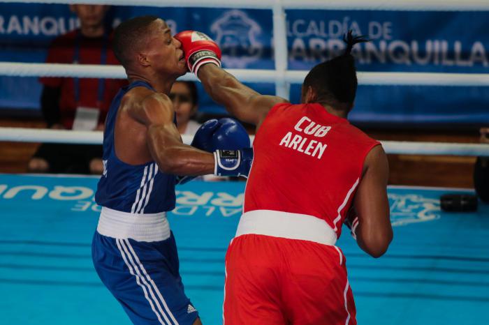 El cubano Arlen López  derrota Euri Cedeño de República Dominicana,  en la categoría 75kg, en el Salon Jumbo del Country Club, durante los XXIII Juegos Centroamericanos y del Caribe en Barranquilla 2018, Colombia, el 29 de julio de 2018.  Roberto Morejon/Periodico JIT INDER