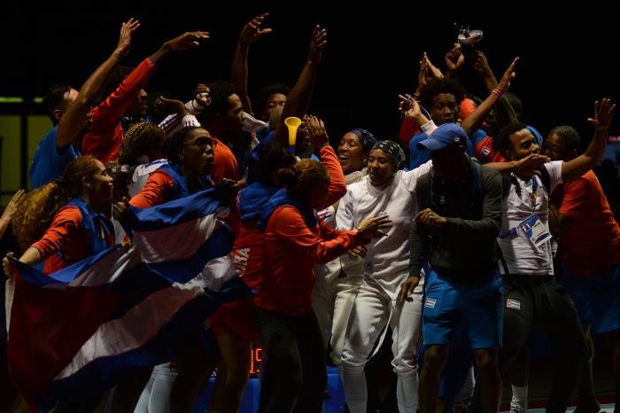 El equipo femenino de Cuba de espada, gano la medalla de oro de la esgrima, en los XXIII Juegos Centroamericanos y del Caribe, en el Centro de Eventos Puerta de Oro, en Barranquilla, Colombia, el 31 de julio de 2018.
ACN FOTO/Marcelino VAZQUEZ HERNANDEZ