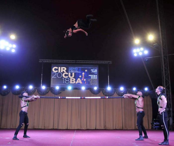 La Compañía Havana del Circo Nacional de Cuba se lleva a casa el codiciado Grand Prix por intermedio de su acto en barra rusa. 