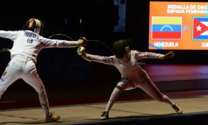 El equipo femenino de Cuba de espada (D), gano la medalla de oro de la esgrima, en los XXIII Juegos Centroamericanos y del Caribe, en el Centro de Eventos Puerta de Oro, en Barranquilla, Colombia, el 31 de julio de 2018.
ACN FOTO/Marcelino VAZQUEZ HERNAND