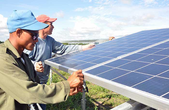 El uso de la energía limpia es una de las acciones más importantes para el cuidado del medio ambiente.