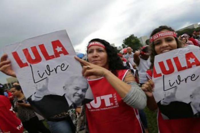 Marcha  a favor Lula