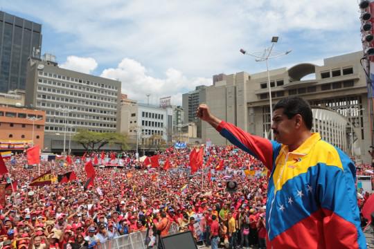 Nicolás Maduro junto a su pueblo. 