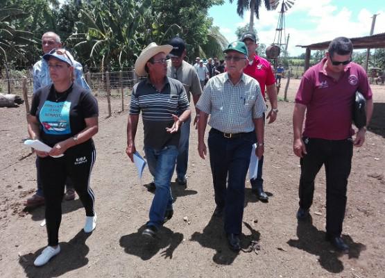 Ulises Rosales del Toro intercambió con trabajadores y directivos de cooperativas de Producción Agropecuaria en Camagüey