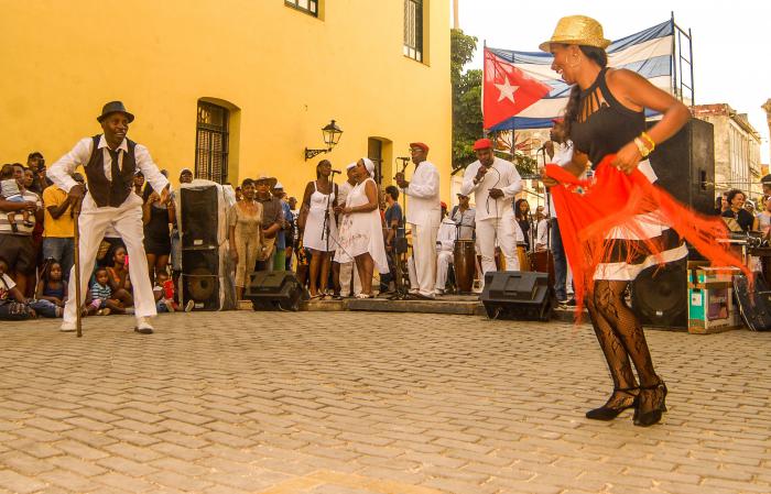 La Ruta de la Rumba 2018.Inaguración en la Plaza de Belen, grupo Iyerosun