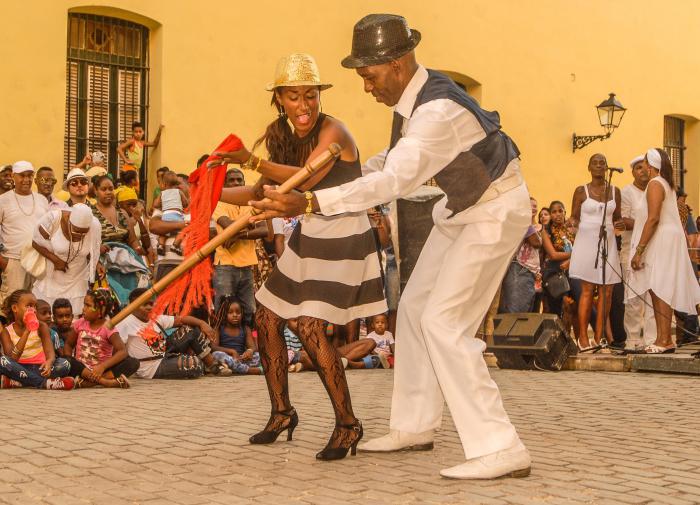 La Ruta de la Rumba 2018.Inaguración en la Plaza de Belen, grupo Iyerosun