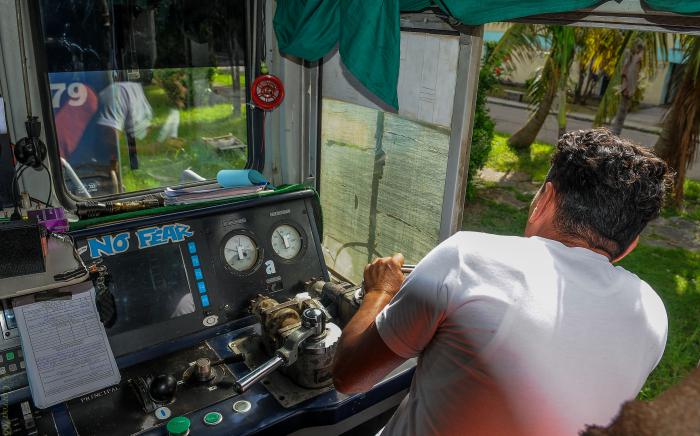 Los trabajadores serán examinados por el programa facultativo y deben poseer los requisitos de aptitud física y sicofisiológicas.  Mejoras en el Ferrocarril cubano, Lìnea Sur, Terminal 19 de Abril, Tulipàn
