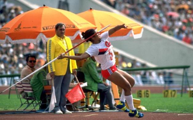 María Caridad Colón le dio a Cuba y a América Latina y el Caribe la primera medalla de oro de una mujer en la historia de los Juegos Olímpicos. Fue en  la competencia de jabalina en Moscú, en 1980, donde además, impuso récord olímpico con un disparo de 68,40 metros.