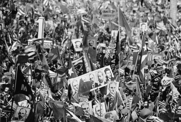 Acto en la Plaza de la Revolución por el 1er. Congreso del Partido en diciembre de 1975. 