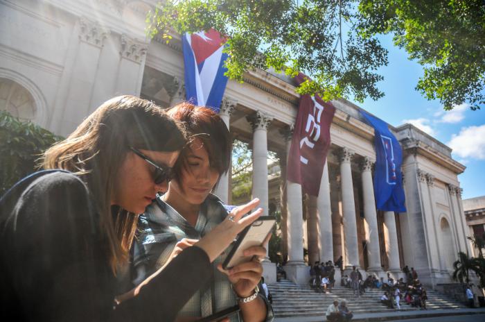 Foro Juvenil pensando Américas; en la Universidad de la Habana; Plaza