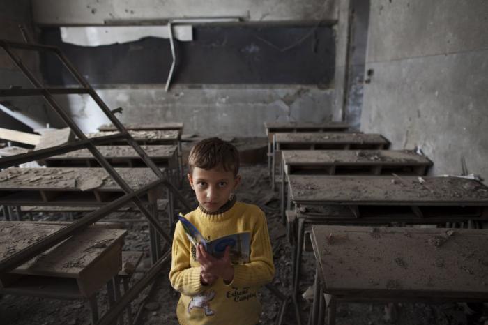 Entre los costos de la guerra en Siria está el de la educación desde tempranas edades. Foto: El País