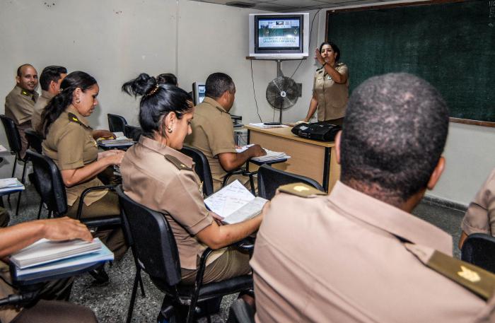 Acto Inicio del año de Instrucción 2018-2019 en la Academia de la Far.Recorrido por sus aulas