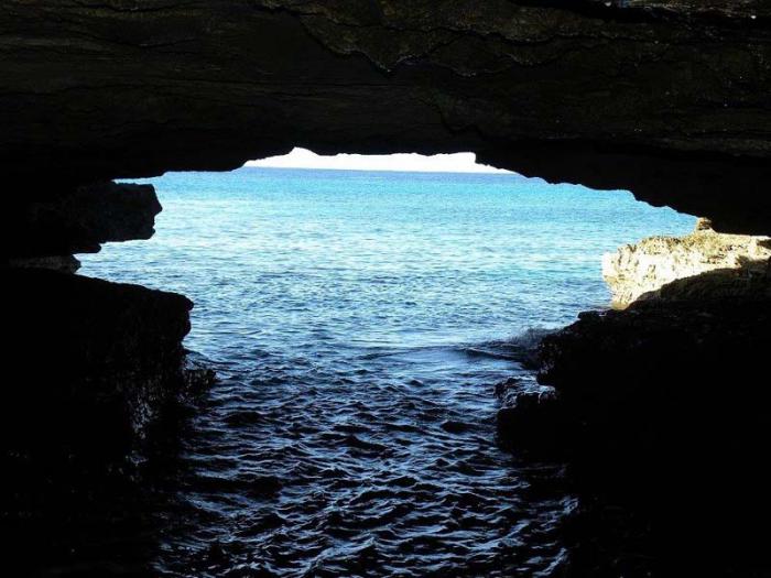 Vista de la entrada a la Cueva del Criadero, donde se localizó el nuevo sitio de arte rupestre. foto: Ingeniero Arsenio Manuel Sánchez Pantoja