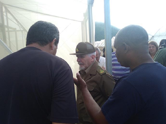 Ramiro en unas de las casas de cultivo de citricos