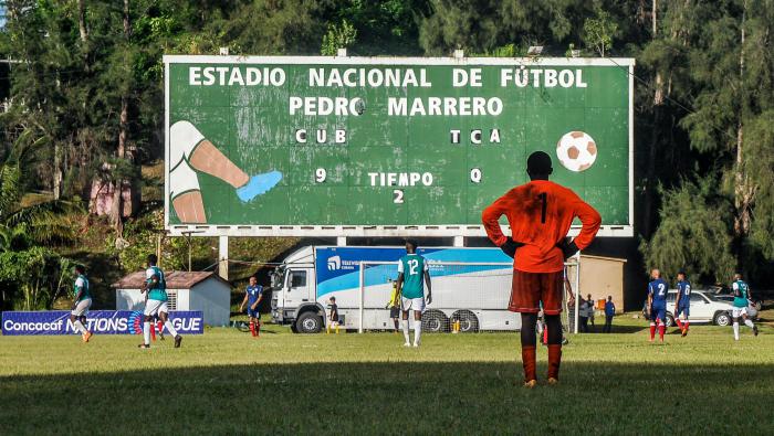 Partido Preliminar Clasificatorio de futbol masculino entre los equipos de Cuba y Turcas y Caicos, en el estadio Pedro Marrero, Playa