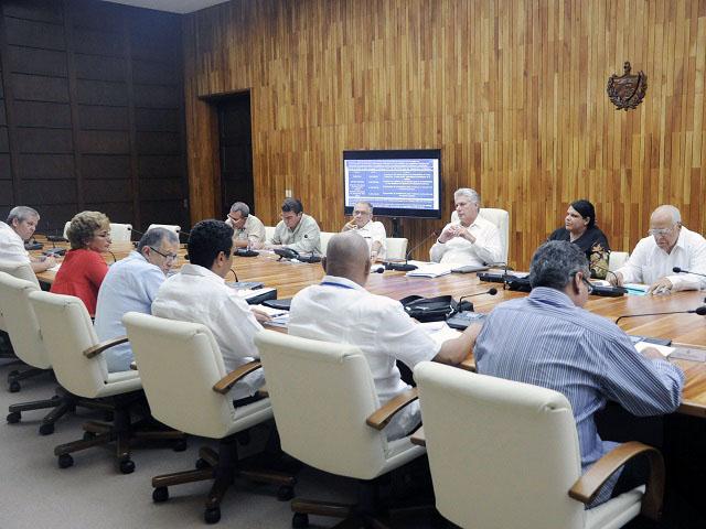El ministro de transporte, Adel Yzquierdo Rodríguez, señaló que, además, se brinda especial atención al desarrollo del ferrocarril y el cabotaje.