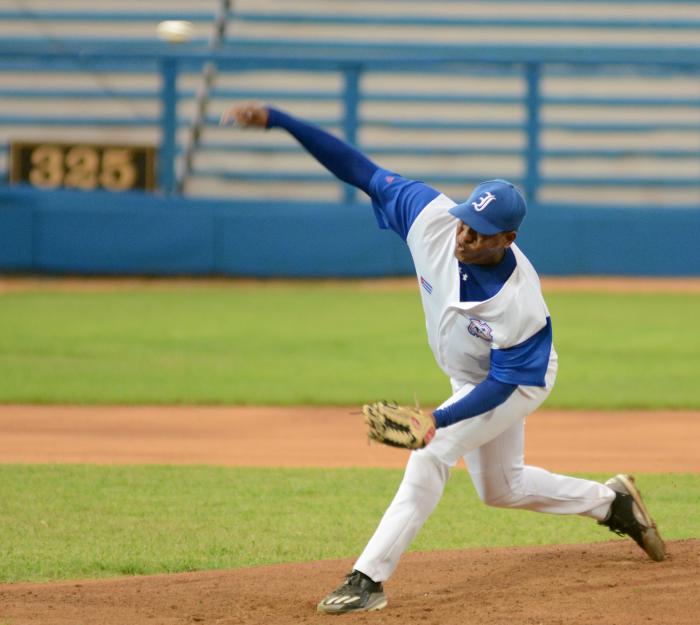 Frank Montietht lanzó una gran pelota en el juego con Villa Clara.