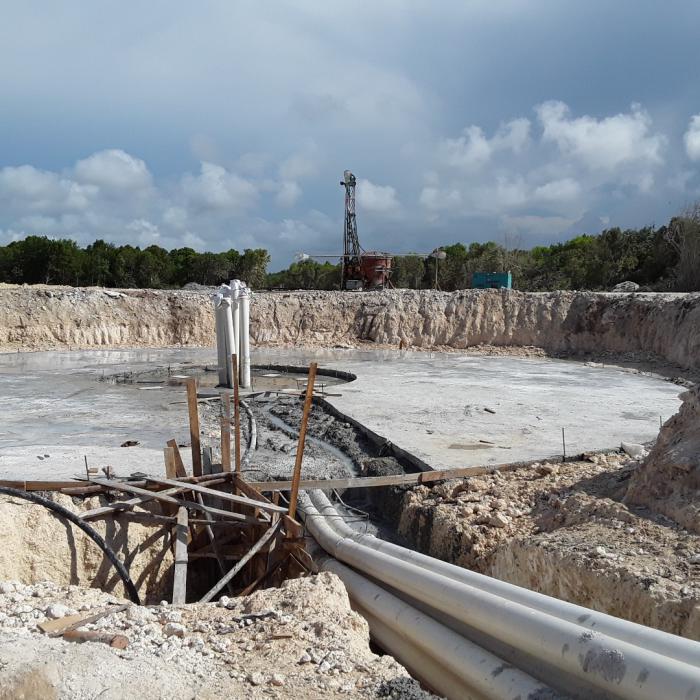  Base de aerogenerador con sello de nivelación fundido. foto de la  autora