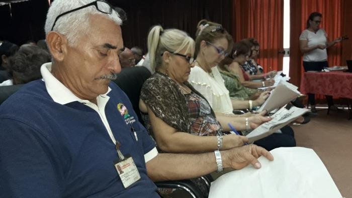 debaten-directivos-mined-sobre-proyecto-constitucion-mirtha-guerra