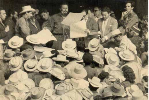 Con la entrega de los títulos de propiedad de la tierra luego del triunfo de la Revolución, se cumplía una promesa del Moncada y una de las expectativas expresadas en el Congreso Campesino en Armas. foto: archivo de granma
