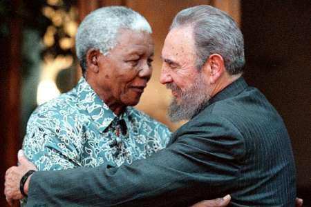 En julio de 1991 Nelson Mandela visitó Cuba, tras haber pasado 27 años en cárceles sudafricanas. 