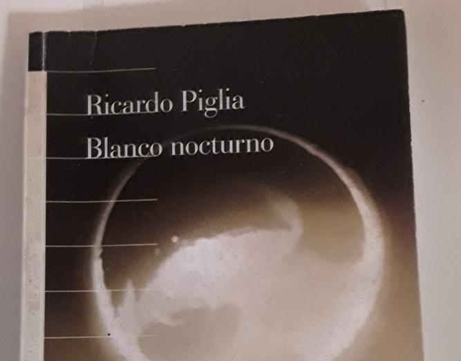 Los lazos que unen a las familias y la belleza de los proyectos imposibles se entretejen en Blanco nocturno.