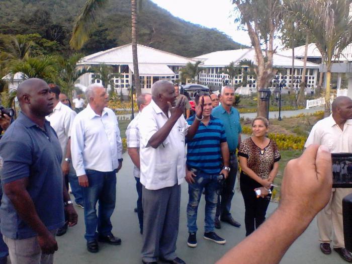 En un primer momento el miembro del Buró Político visitó el nuevo Hotel Segundo Frente.