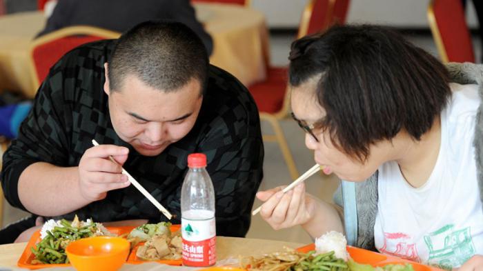Una de las causas del crecimiento exponencial de la obesidad es el consumo de alimentos poco saludables. Foto: Xinhua
