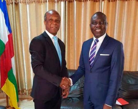 Canciller de la República Centroafricana recibe al embajador de Cuba.