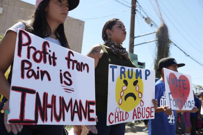 Más de 10 000 menores permanecen internados en centros de inmigrantes en Estados Unidos, generando el rechazo de la opinión pública. foto: La jornada digital