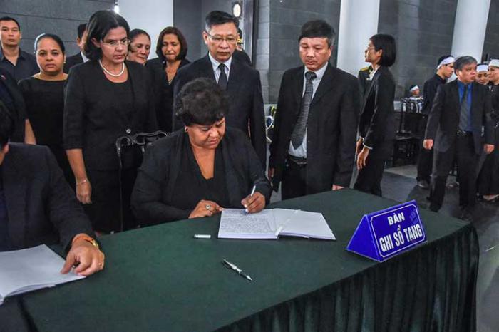 olga lidia tapia rinde homanaje a doi mio