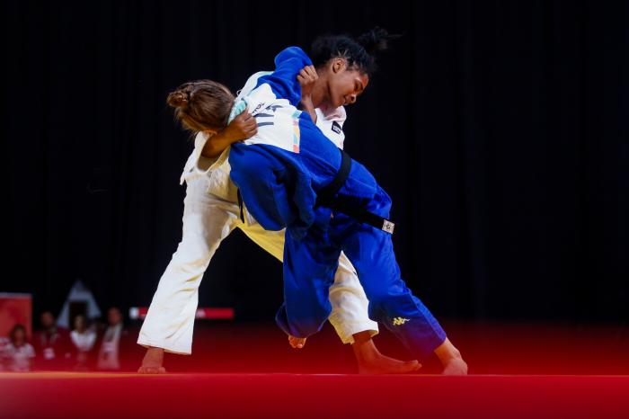 Nahomys Acosta (blanco) de Cuba combate frente a Veronica Toniolo, de Italia, en el combate por la medalla de bronce de 52 kg del judo de los III Juegos Olímpicos de la Juventud Buenos Aires 2018 en el pabellón Asia del Parque Olímpico de la Juventud, el lunes 8 de octubre de 2018, en Buenos Aires, Argentina. Foto: Calixto N. Llanes/Periódico JIT (Cuba)