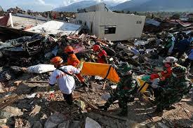 Al menos 2.010 personas fallecieron a causa del fuerte terremoto y el demoledor tsunami del pasado 28 de septiembre. 