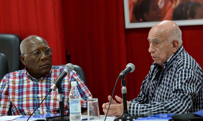 Presiden José Ramón Machado Ventura y Salvador Valdés Mesa chequeo de los programas de desarrollo de las ganaderías bovina y menor en el país