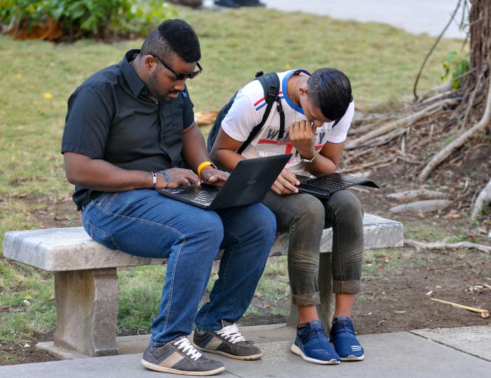 Foro Juvenil pensando Américas; en la Universidad de la Habana; Plaza