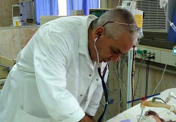 Doctor intensivista en pediátrico espirituano.