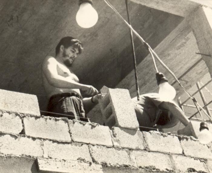 El Che conocía la importancia del trabajo voluntario. 