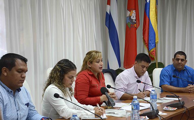 Susely Morfa González, Miembro del Buró Político del Comité Central del Partido Comunista de Cuba y Primera Secretaria del Comité Nacional de la Unión de Jóvenes Comunistas (UJC), y miembros pertenecientes a la juventud y el Partido Socialista Unido de Venezuela, en La Habana, Cuba, el 24 de octubre de 2018.  ACN FOTO/Ariel LEY ROYERO/ogm