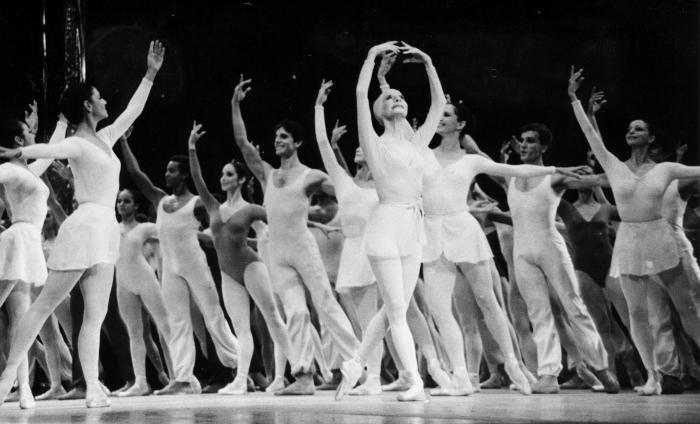 Alicia Alonso en el desfile inaugural del x Festival Internacional de Ballet 1986. 