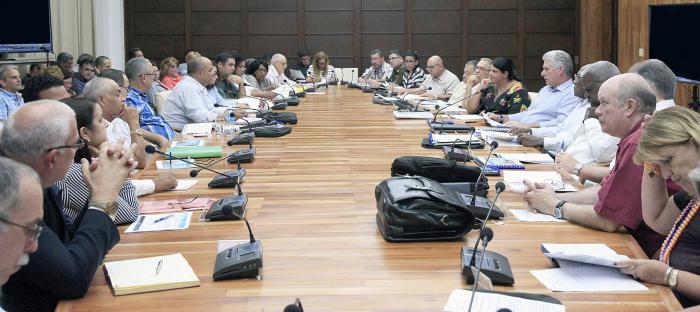 La reunión del Grupo Gubernamental de Apoyo a la capital, fue dirigida por el Presidente de los Consejos de Estado y de Ministros, Miguel Díaz-Canel Bermúdez, y contó con la presencia del Presidente de la Asamblea Nacional del Poder Popular, el Primer Vicepresidente, además de ministros y autoridades del Partido y el Gobierno en la provincia.