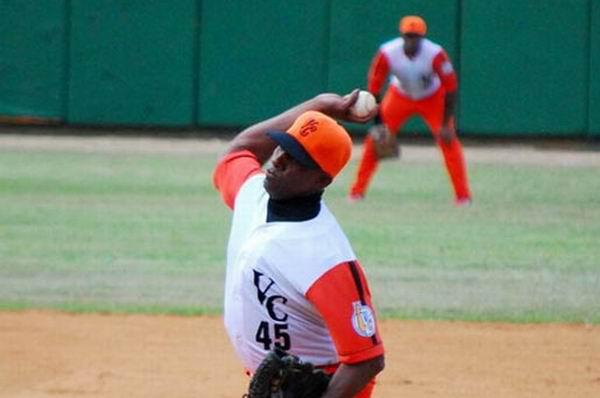 Jonder Martínez está reescrbiendo la historia de hace cinco años, cuando Villa Clara se tituló campeón nacional y él fue, de refuerzo, el líder del pitcheo de ese equipo. Foto: Juan Moreno