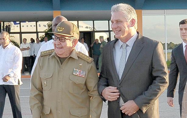 Raúl Castro despidió a Miguel Díaz-Canel