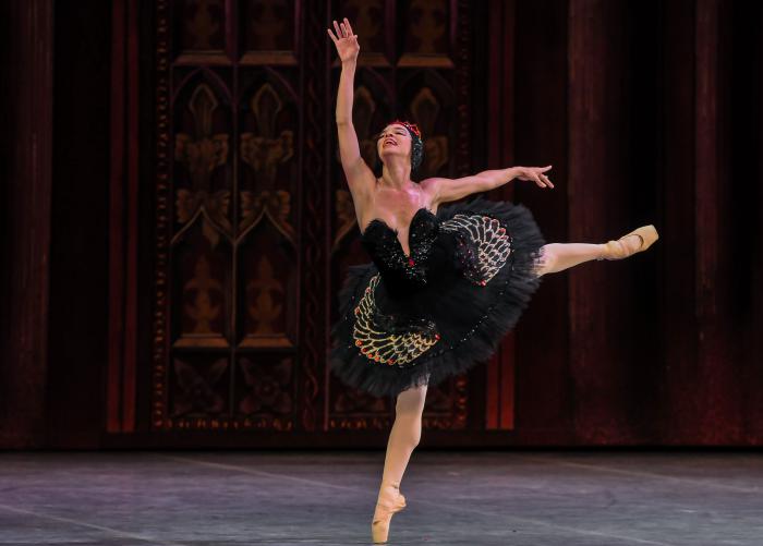 Gala Petipa (200 Aniversario) 26 Festival Internacional de Ballet de La Habana Alicia Alonso; Obra: El Lago de los Cisnes (III acto) interpretado por Viengsay Valdés (foto) y Dani Hernández en la Sala García Lorca del Gran Teatro de La Habana Alicia Alonso