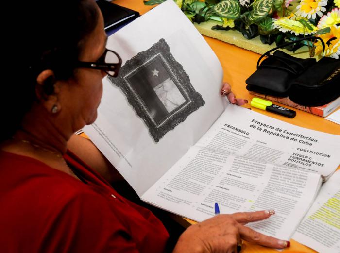 Analisis de proyecto de Constitución de la República de Cuba en el Consejo de Administración del municipio de La Lisa, ubicado en 200, e/ 49 y 51, La Lisa